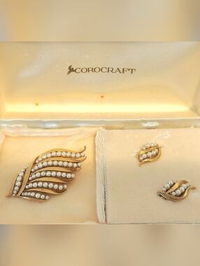 Vintage Corocraft Faux Pearl & Goldtone Box Set